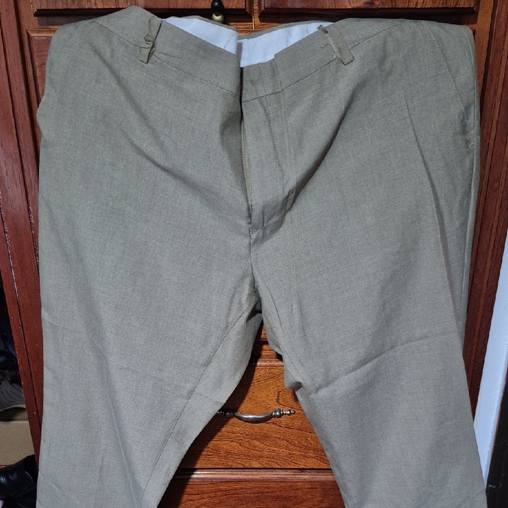Chic Women's Tan Trousers